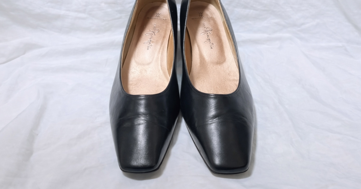 5cmヒールが描く端正な輪郭｜銀座かねまつ スクエアトゥ黒パンプス（非着用・コレクション記録）