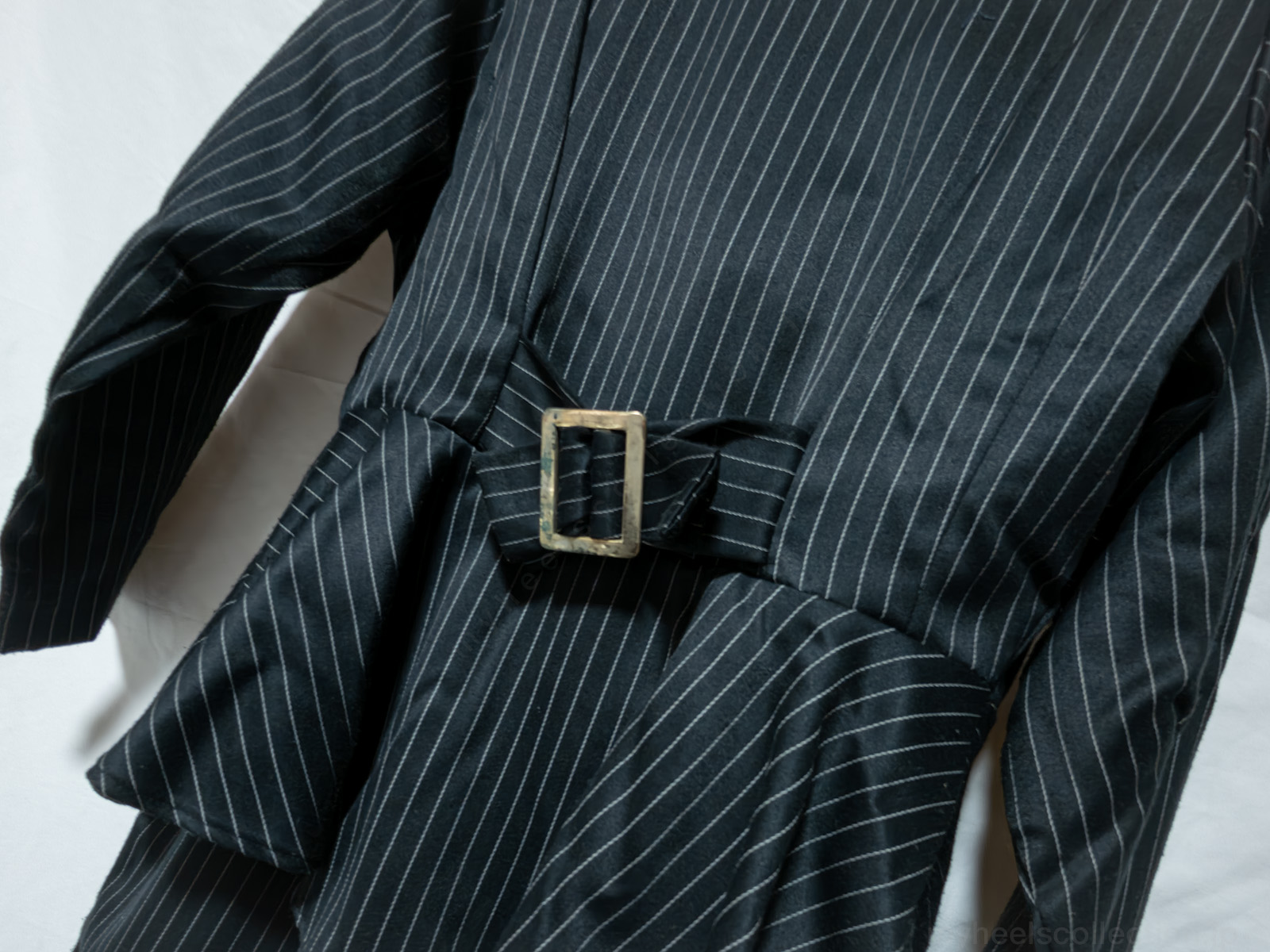 （非着用）CHO COR レディーススーツ 金ボタン ラペル ディテール