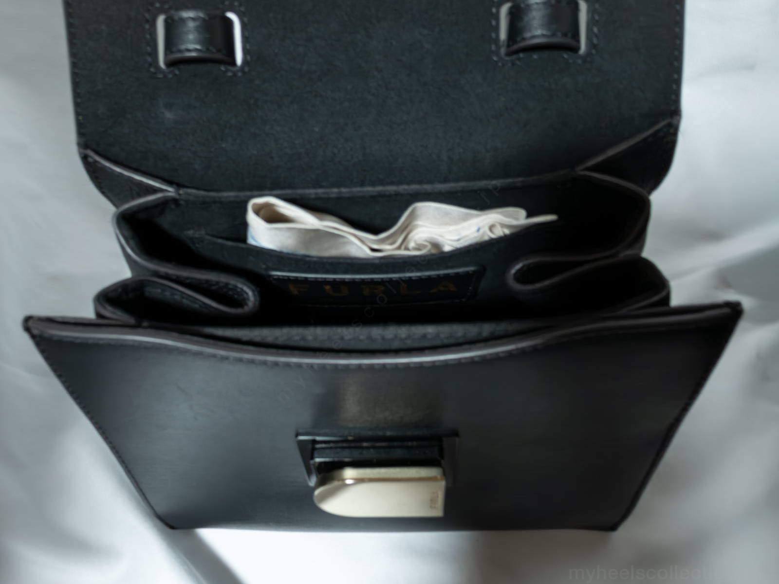 （非着用）FURLA EMMA MINI TOP HANDLE 内側 収納 ポケット 白背景